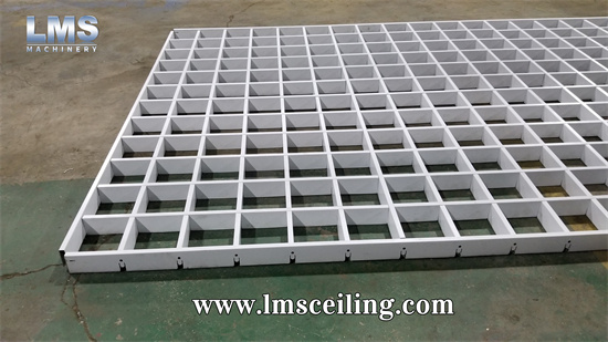 Honeycomb grillato cell ceilings