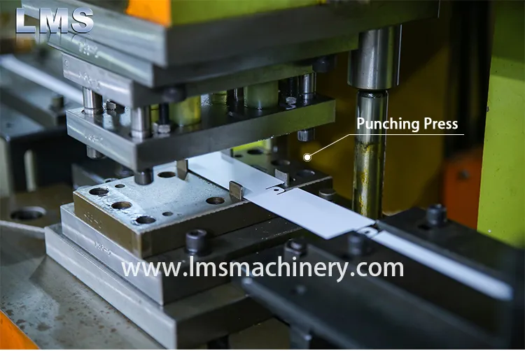 open cell ceiling coner L strip machine 6_result