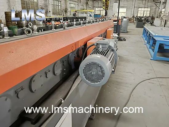 Linear strip ceiling roll forming machine