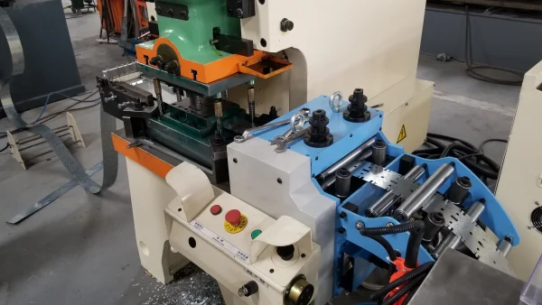 metal ceiling carrier roll forming machine
